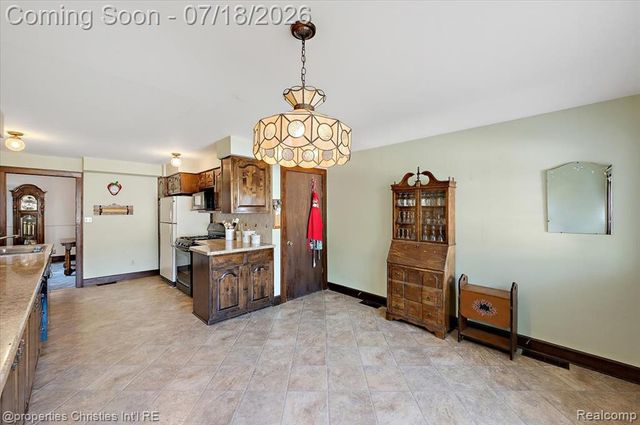 21709 Tenny Street, Dearborn, MI 48124