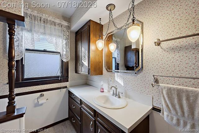21709 Tenny Street, Dearborn, MI 48124
