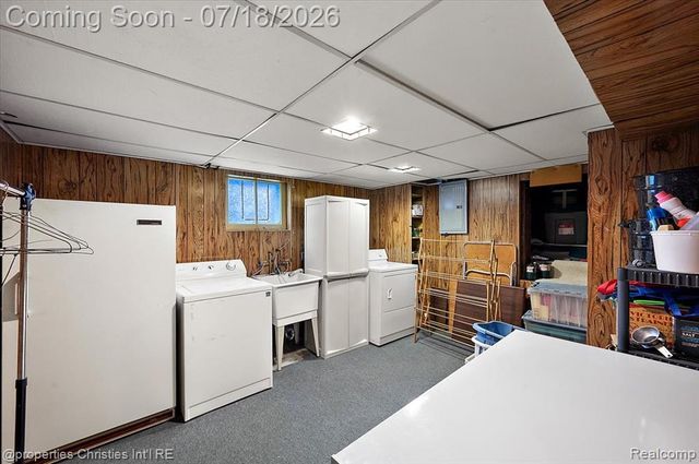 21709 Tenny Street, Dearborn, MI 48124
