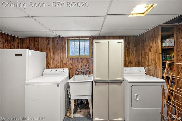 21709 Tenny Street, Dearborn, MI 48124