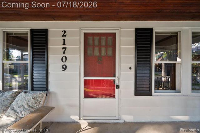 21709 Tenny Street, Dearborn, MI 48124