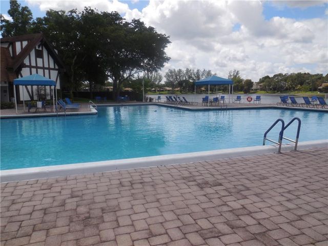 3710 Inverrary Drive 3U, Lauderhill, FL 33319
