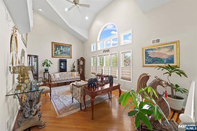536 2nd Avenue, Lyndhurst, NJ 07071
