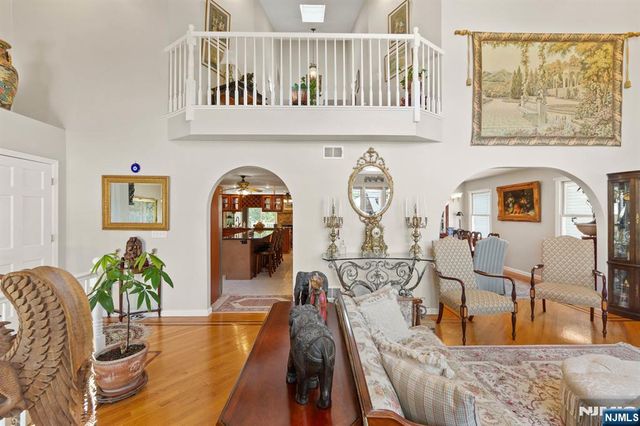 536 2nd Avenue, Lyndhurst, NJ 07071