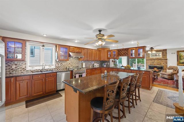 536 2nd Avenue, Lyndhurst, NJ 07071