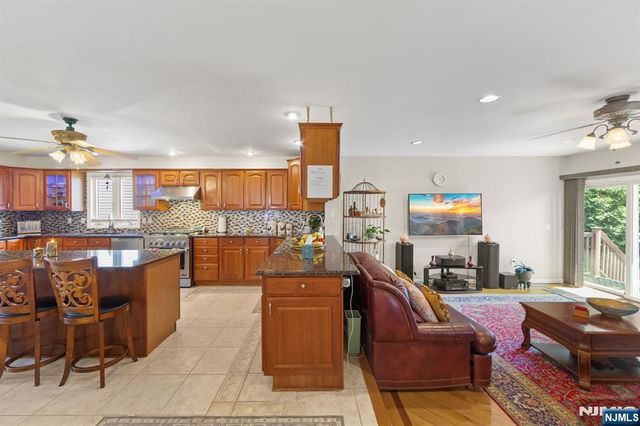 536 2nd Avenue, Lyndhurst, NJ 07071