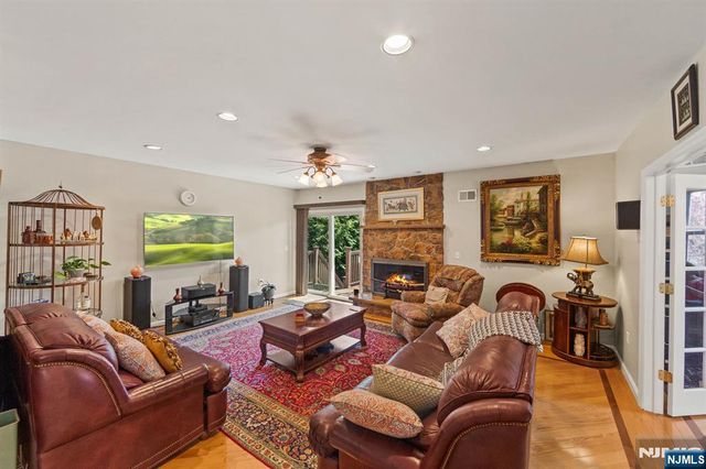536 2nd Avenue, Lyndhurst, NJ 07071