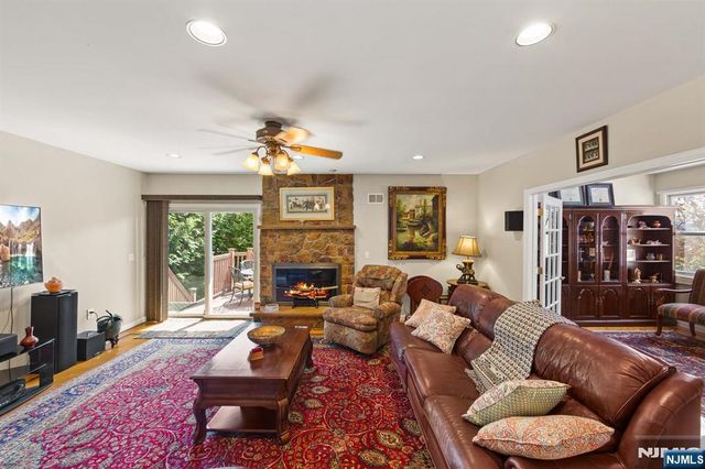 536 2nd Avenue, Lyndhurst, NJ 07071