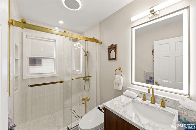 536 2nd Avenue, Lyndhurst, NJ 07071
