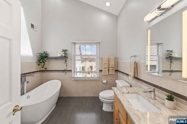 536 2nd Avenue, Lyndhurst, NJ 07071