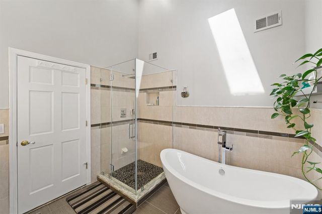 536 2nd Avenue, Lyndhurst, NJ 07071