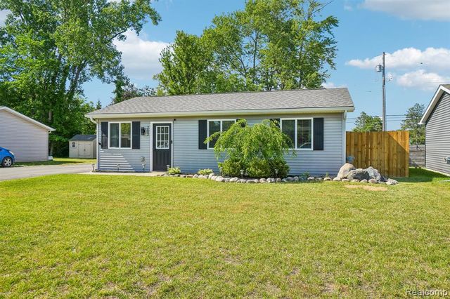 2602 Pontiac Lake Road, Waterford, MI 48328
