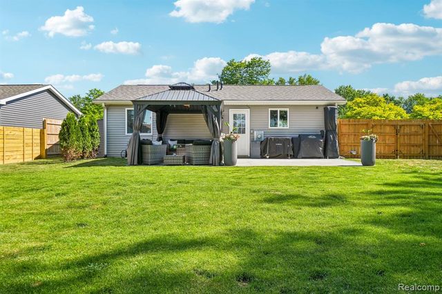 2602 Pontiac Lake Road, Waterford, MI 48328