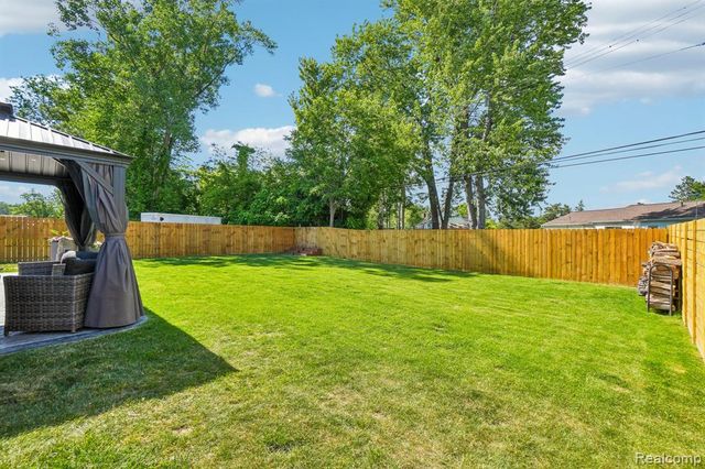 2602 Pontiac Lake Road, Waterford, MI 48328