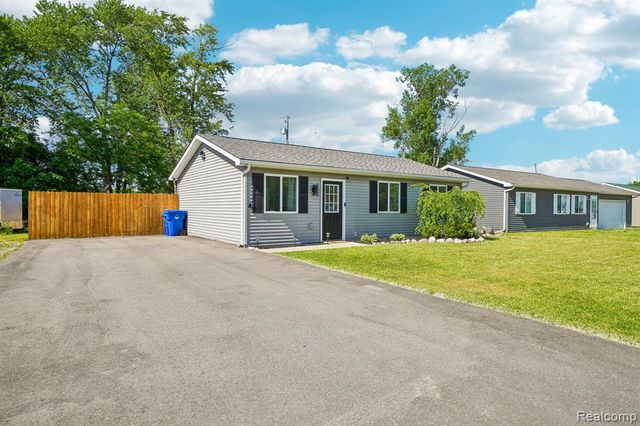 2602 Pontiac Lake Road, Waterford, MI 48328
