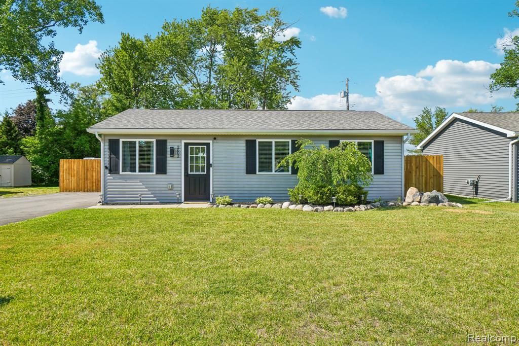 2602 Pontiac Lake Road, Waterford, MI 48328