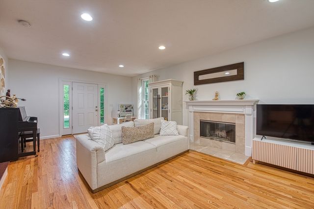 107 Field St, Taunton, MA 02780