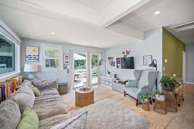 9 Mayflower Ave, Weymouth, MA 02191