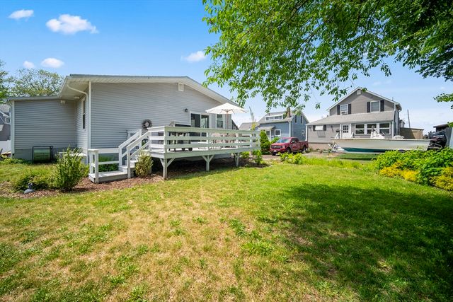 9 Mayflower Ave, Weymouth, MA 02191
