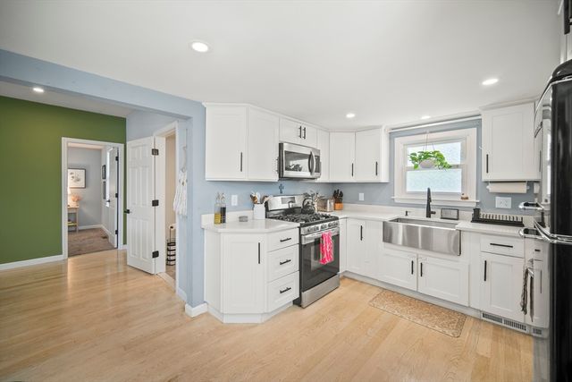 9 Mayflower Ave, Weymouth, MA 02191