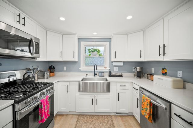 9 Mayflower Ave, Weymouth, MA 02191