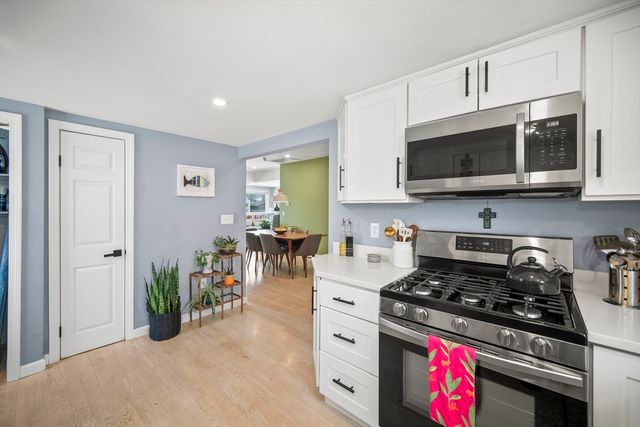9 Mayflower Ave, Weymouth, MA 02191
