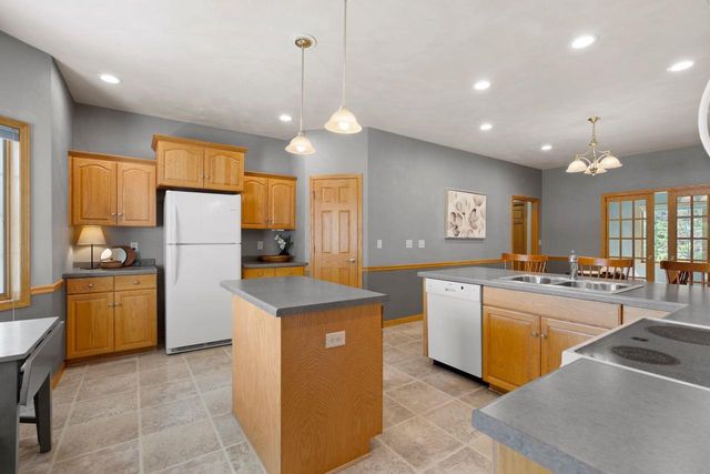 3700 S HAMPTON COURT, Appleton, WI 54915