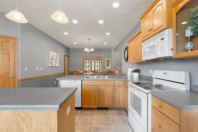 3700 S HAMPTON COURT, Appleton, WI 54915