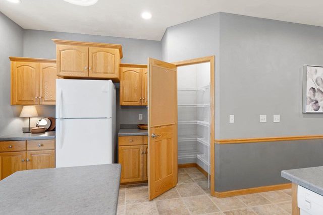 3700 S HAMPTON COURT, Appleton, WI 54915