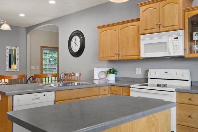3700 S HAMPTON COURT, Appleton, WI 54915