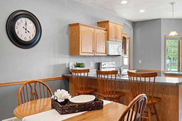 3700 S HAMPTON COURT, Appleton, WI 54915