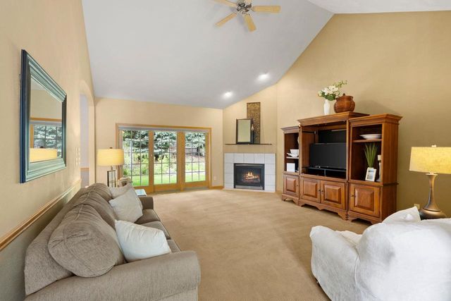 3700 S HAMPTON COURT, Appleton, WI 54915