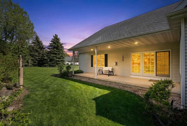 3700 S HAMPTON COURT, Appleton, WI 54915