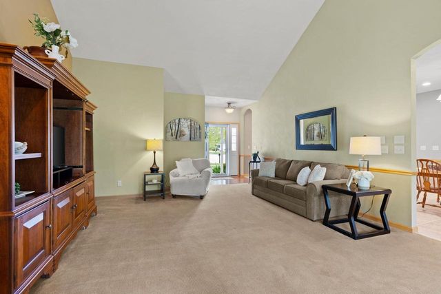 3700 S HAMPTON COURT, Appleton, WI 54915