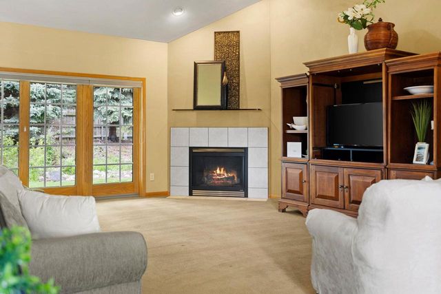 3700 S HAMPTON COURT, Appleton, WI 54915