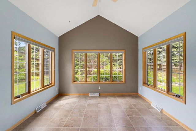 3700 S HAMPTON COURT, Appleton, WI 54915