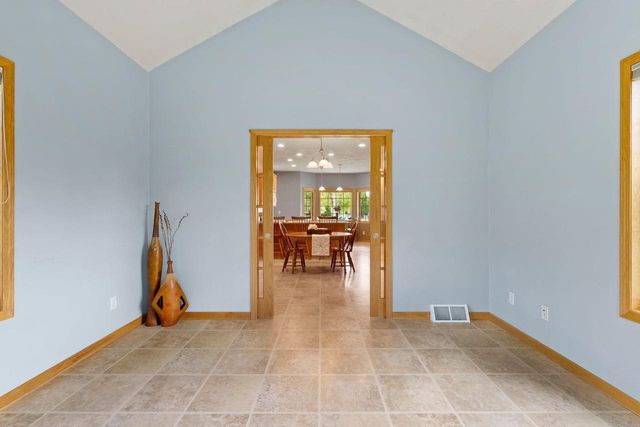 3700 S HAMPTON COURT, Appleton, WI 54915