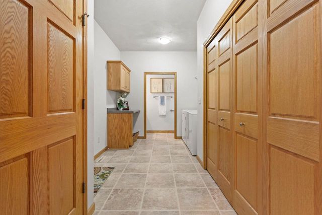 3700 S HAMPTON COURT, Appleton, WI 54915