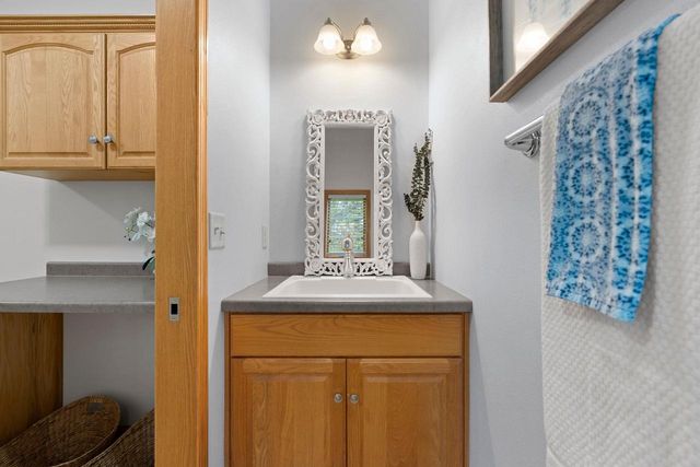 3700 S HAMPTON COURT, Appleton, WI 54915