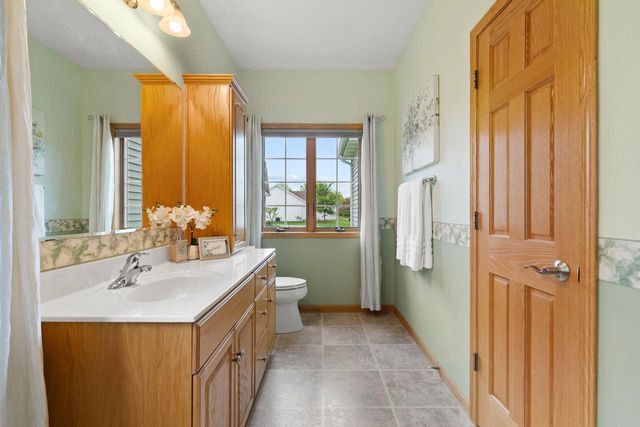 3700 S HAMPTON COURT, Appleton, WI 54915