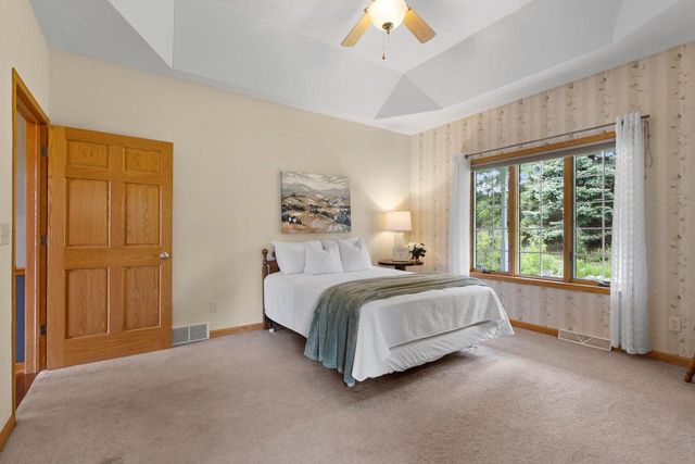 3700 S HAMPTON COURT, Appleton, WI 54915