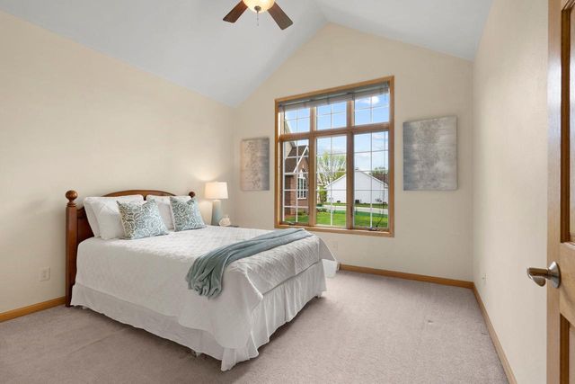 3700 S HAMPTON COURT, Appleton, WI 54915