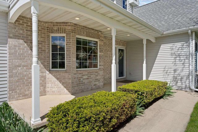 3700 S HAMPTON COURT, Appleton, WI 54915