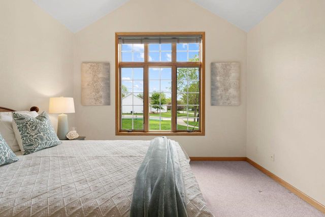 3700 S HAMPTON COURT, Appleton, WI 54915