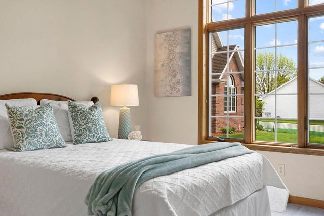 3700 S HAMPTON COURT, Appleton, WI 54915