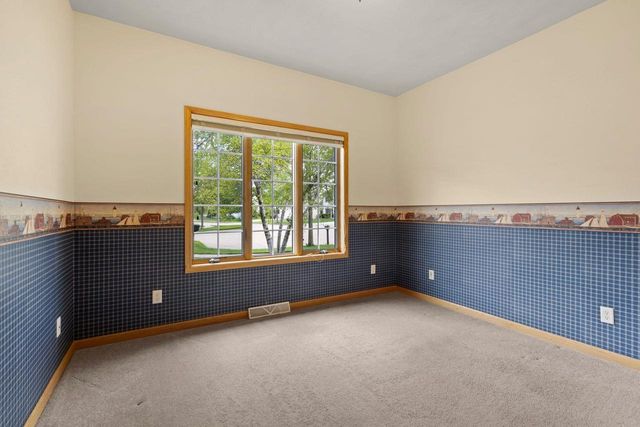 3700 S HAMPTON COURT, Appleton, WI 54915