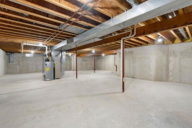 3700 S HAMPTON COURT, Appleton, WI 54915
