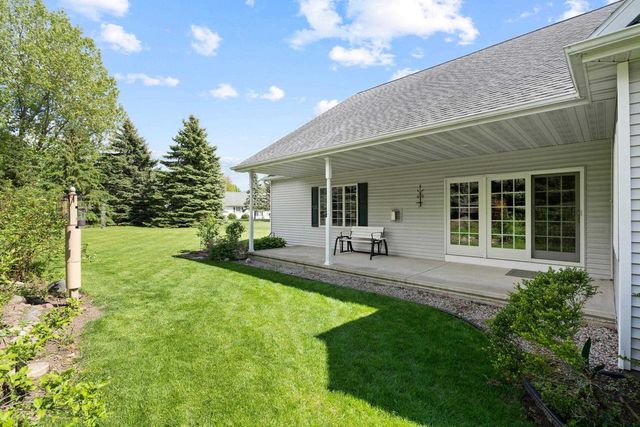 3700 S HAMPTON COURT, Appleton, WI 54915