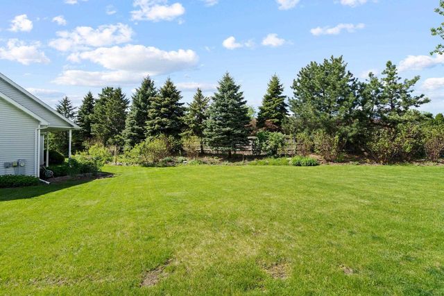 3700 S HAMPTON COURT, Appleton, WI 54915