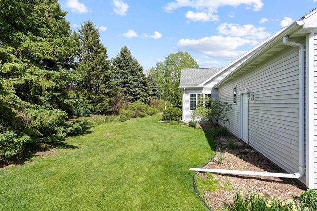 3700 S HAMPTON COURT, Appleton, WI 54915